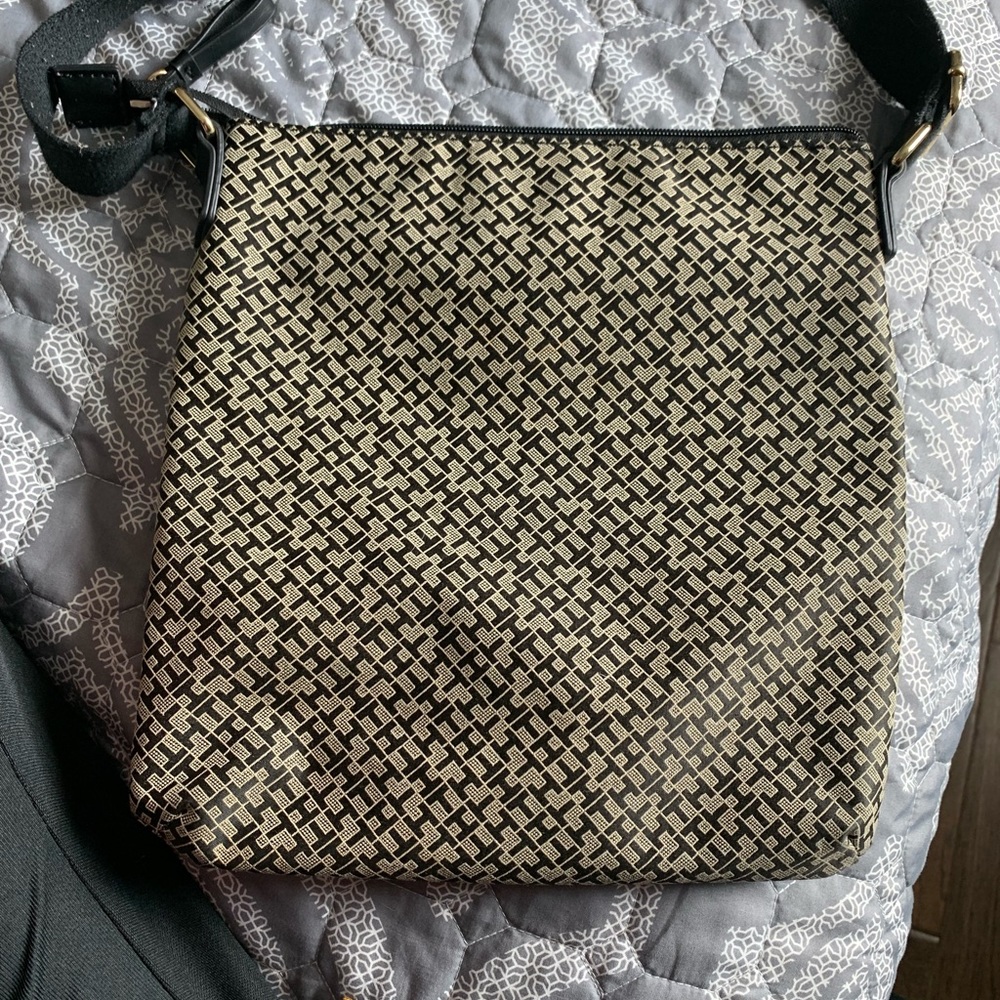 Tommy Hilfiger crossbody